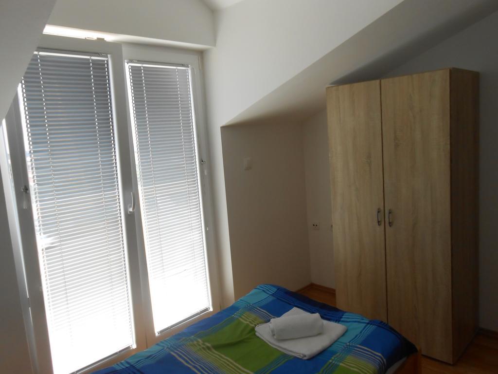 Apartments Jasmina Новаля Екстериор снимка