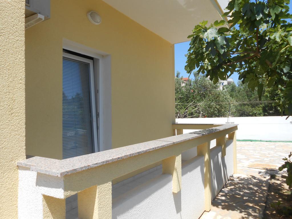 Apartments Jasmina Новаля Екстериор снимка