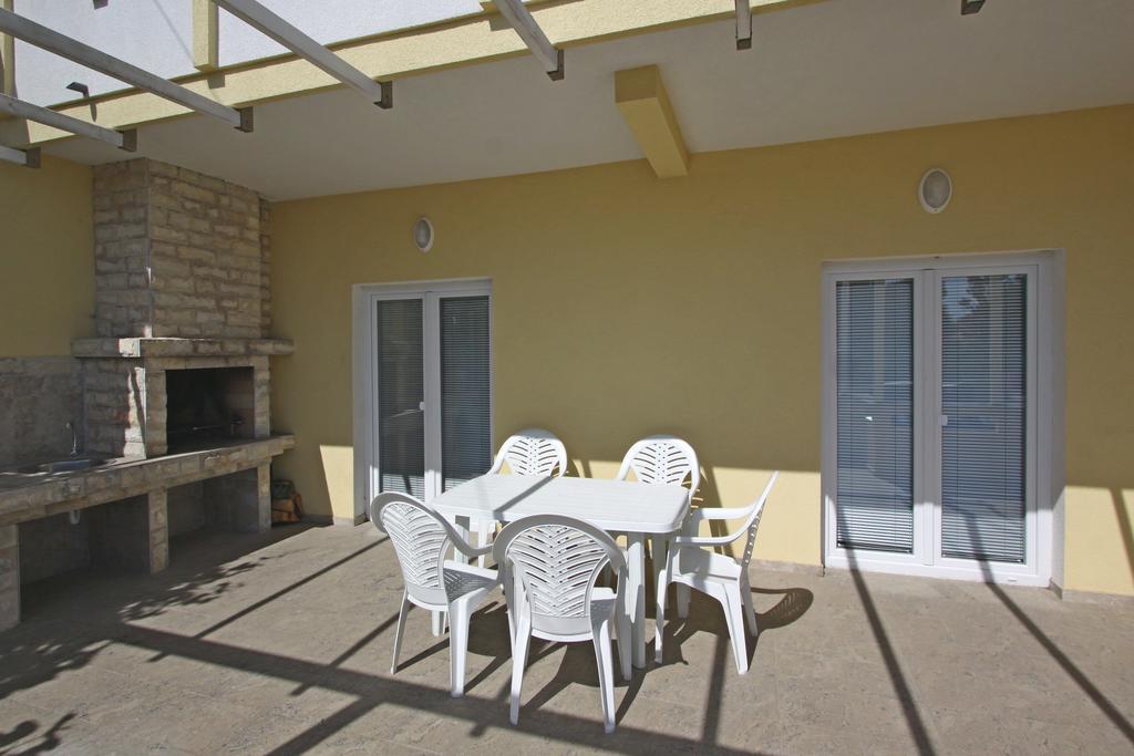 Apartments Jasmina Новаля Екстериор снимка