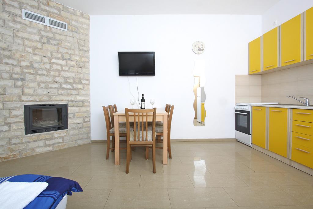 Apartments Jasmina Новаля Екстериор снимка