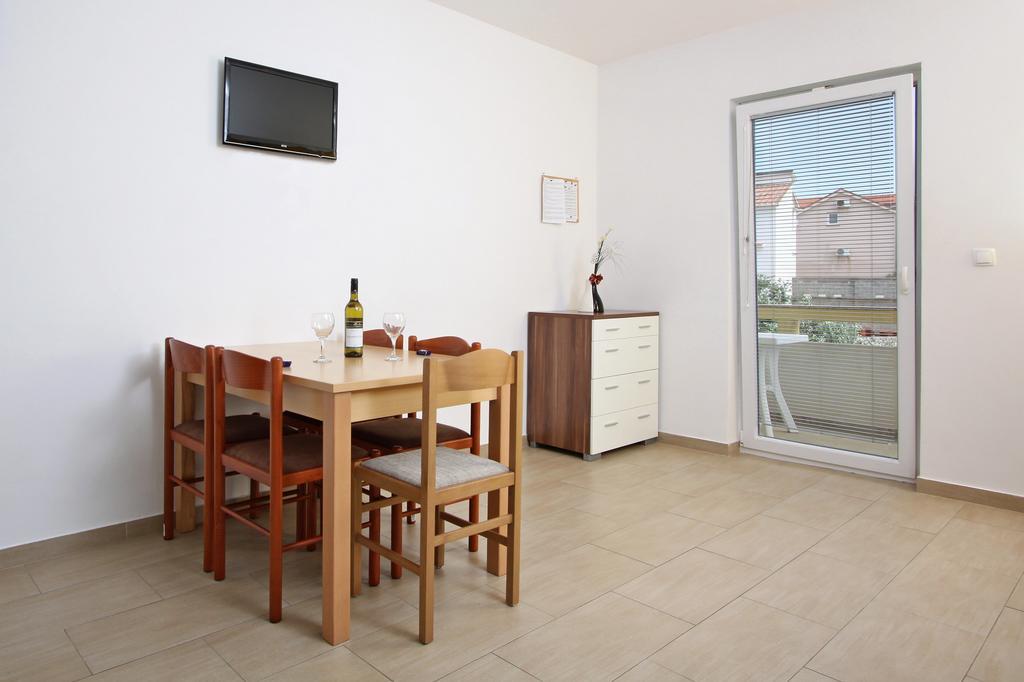 Apartments Jasmina Новаля Екстериор снимка