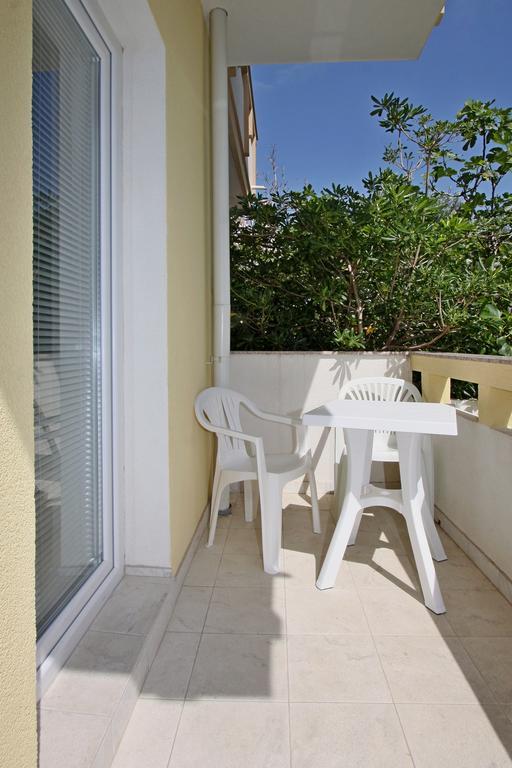 Apartments Jasmina Новаля Екстериор снимка